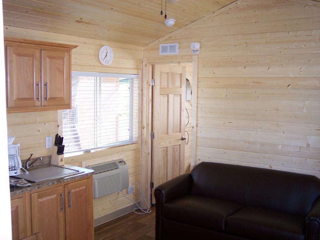 Russian River Camping Resort Cottage 7 Cloverdale Exterior photo
